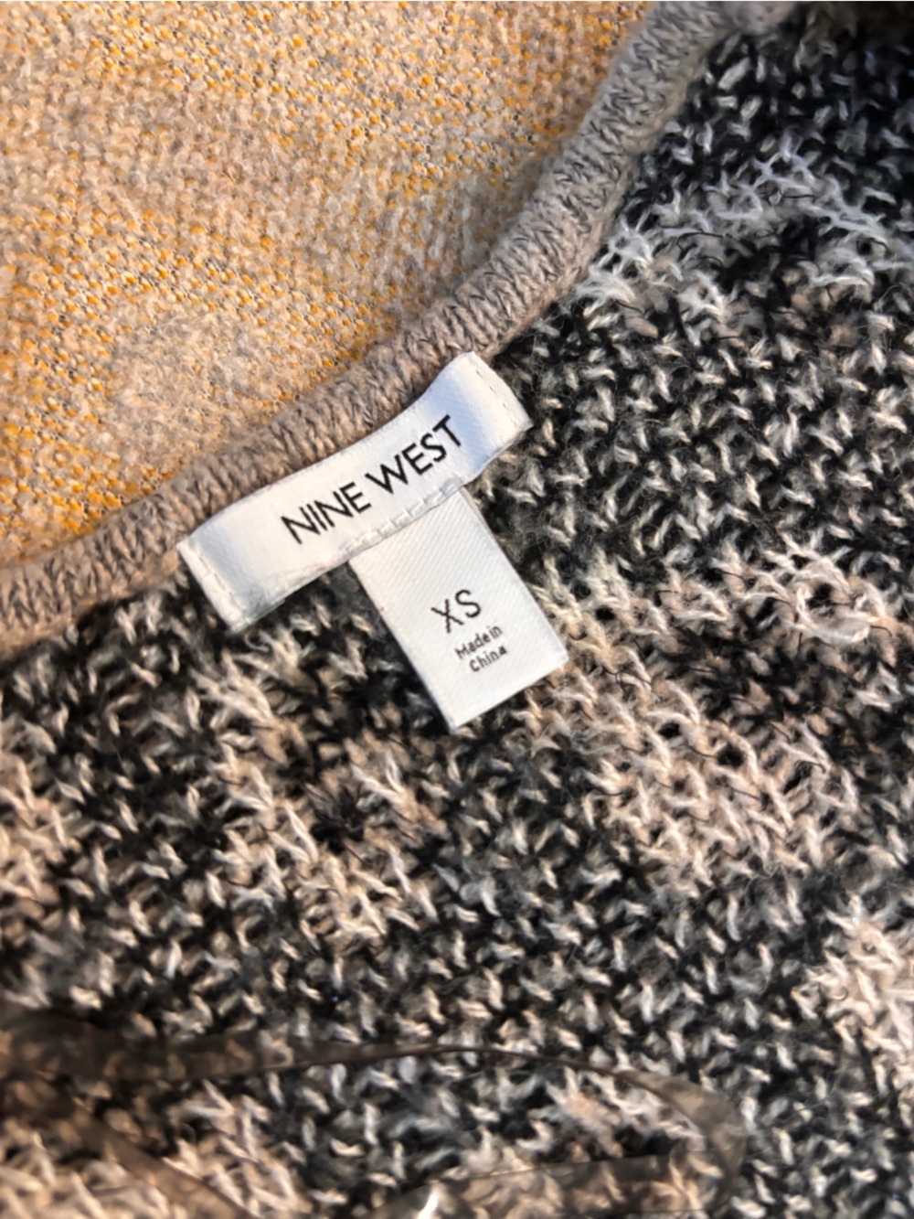 Men Sweater Subcategory Identification - Picture 2 of 2